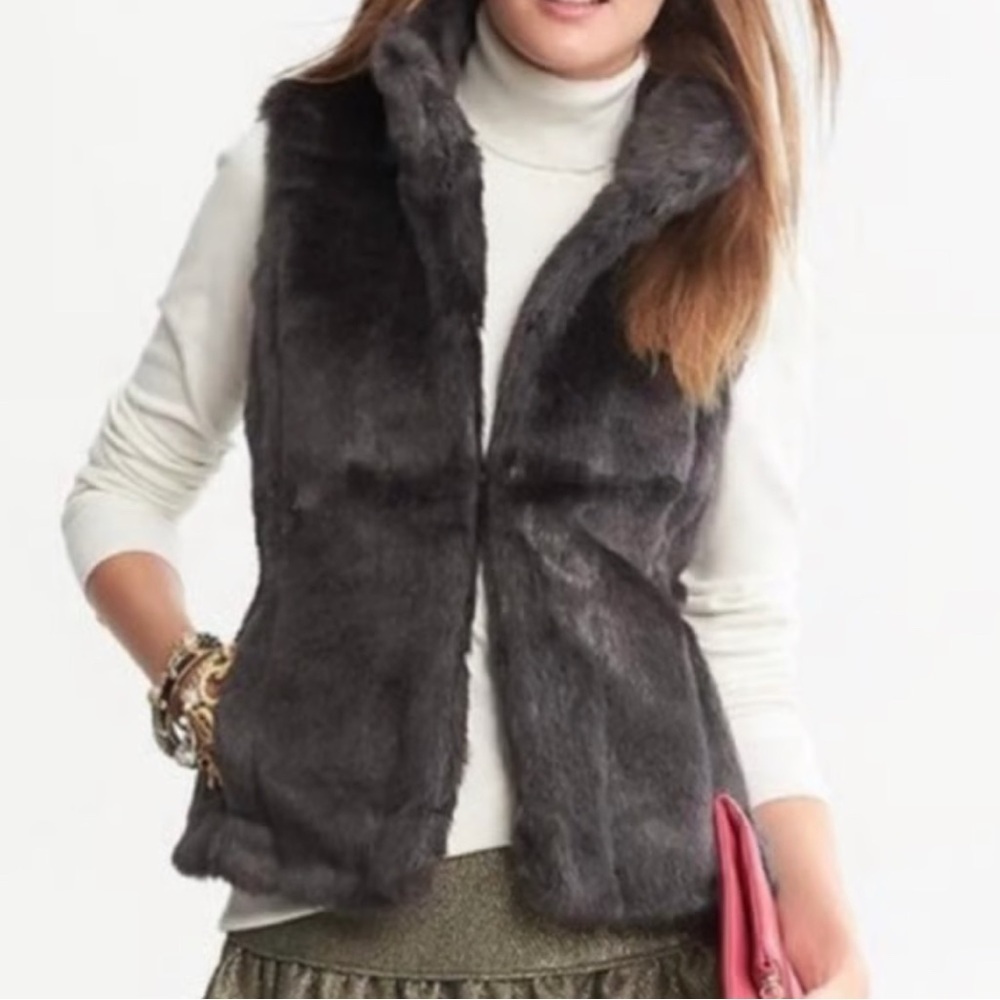 Banana Republic women’s dark gray faux fur sleeveless vest size medium 8 10